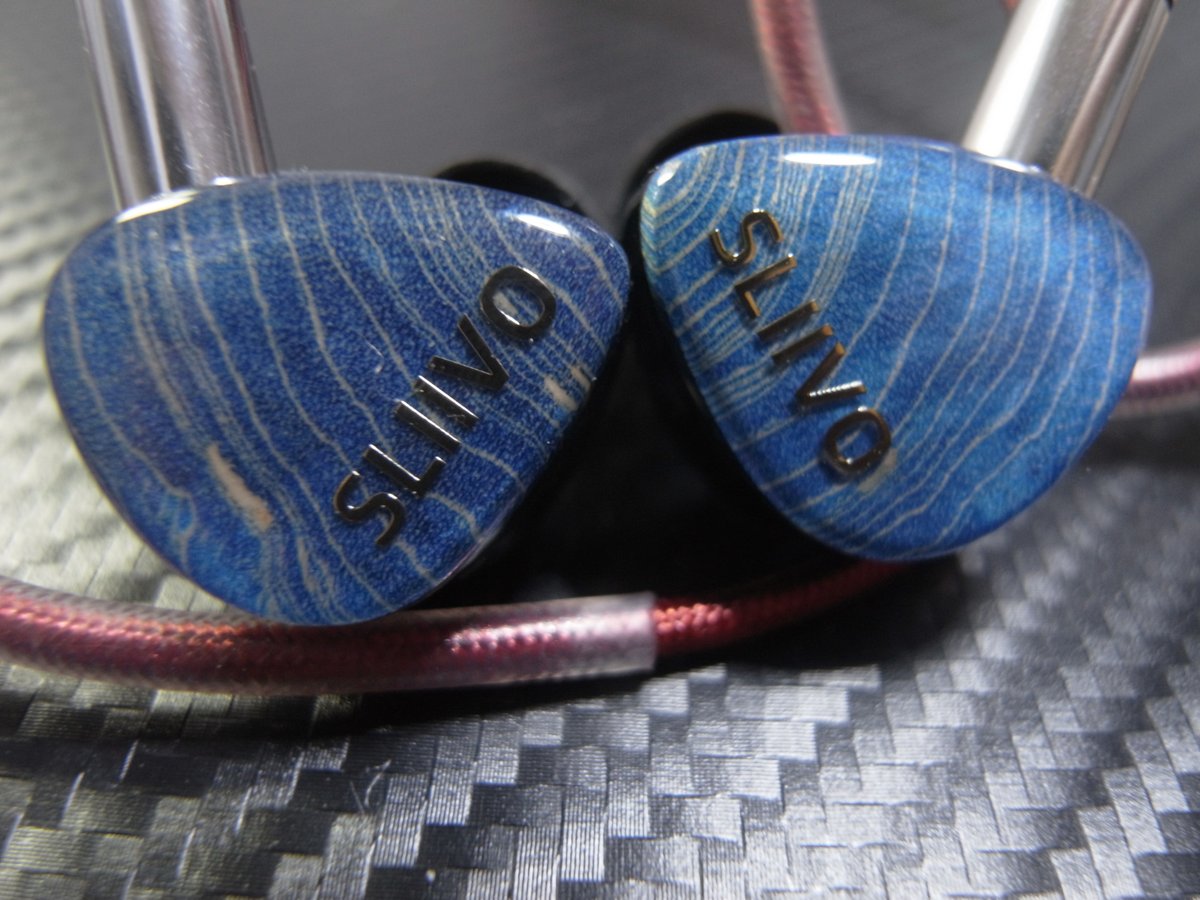 data0x00's tweet photo. 今年最後のMNG。#MyerAudio #SL41。スタビウッドの青さに一目惚れしたのである。1DD+4BA。これが、KiwiEars Quintetに肉薄する音を奏でる。 https://t.co/cavgLISTrA