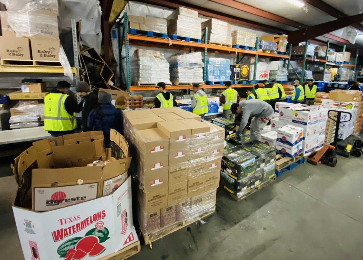 Such a privilege partnering with God’s Pantry food bank in Pomona yesterday as part of the <a href="/JalsaCares/">JalsaCares</a> initiative for the 37th <a href="/wcjsusa/">West Coast Jalsa Salana USA</a>.  We packed 250 meals for the needy. Muslims and Christians united in acts of compassion: sgvtribune.com/2024/12/26/mus… #JalsaCares #WestCoastJalsa