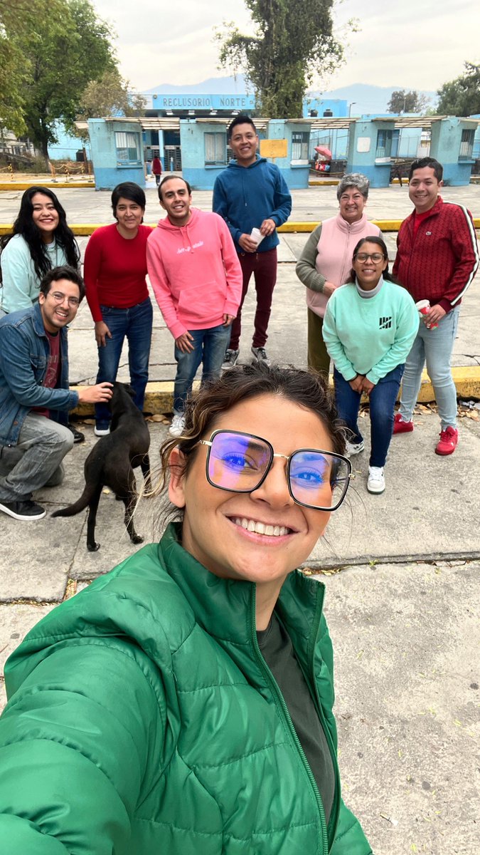 emicope77's tweet photo. Además, con la ayuda de muchas personas que donaron pudimos llevarles botanas, tacos de canasta, calcetines y kits de salud sexual <3 https://t.co/lsXNXYaT22