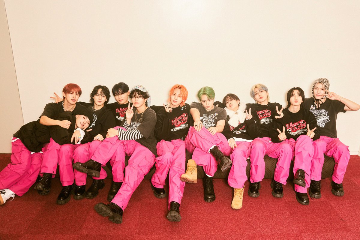 mjamjarenren's tweet photo. 福岡公演のレカペ写真見比べたら年々くっつき度がましましで今日に限ってはソファーをむりくり全員で座ってるのどないwwwwやっぱりJO1はくっついてないと死んじゃうんだ…

#JO1DER_SHOW #JO1 https://t.co/NCLDiN4b0L