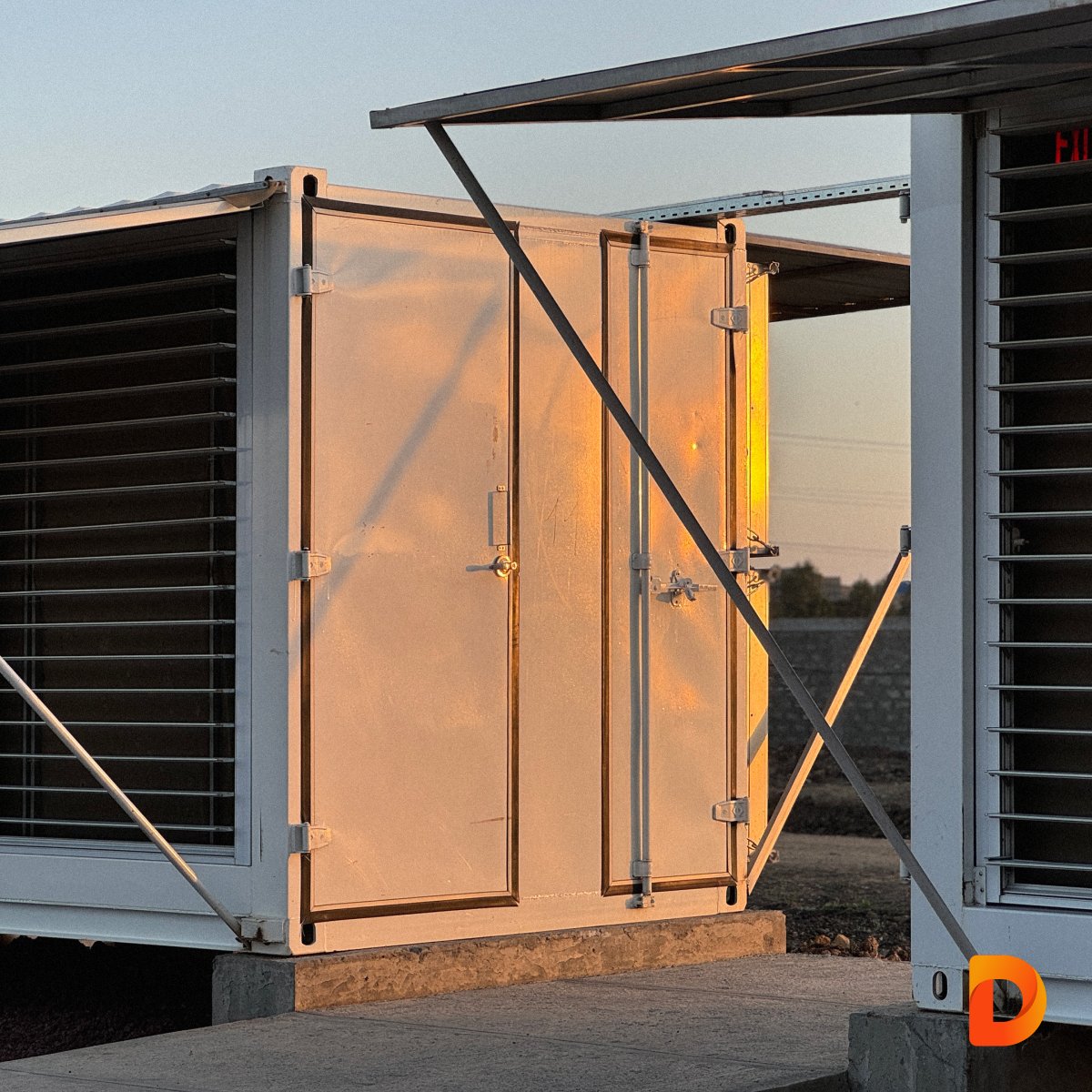 DeMi_Mining's tweet photo. 📸Ready for a behind-the-scenes look?
Our data centers are the heart of DeMi, where equipment runs daily to mine Bitcoin for our users. We’ve prepared a carousel to show you how it all works.
#DeMiToken #BTC #MiningRewards #Investments #Technology #Blockchain #Transparency #Security #Cryptocurrency #SmartContracts #Decentralization #DataCenters