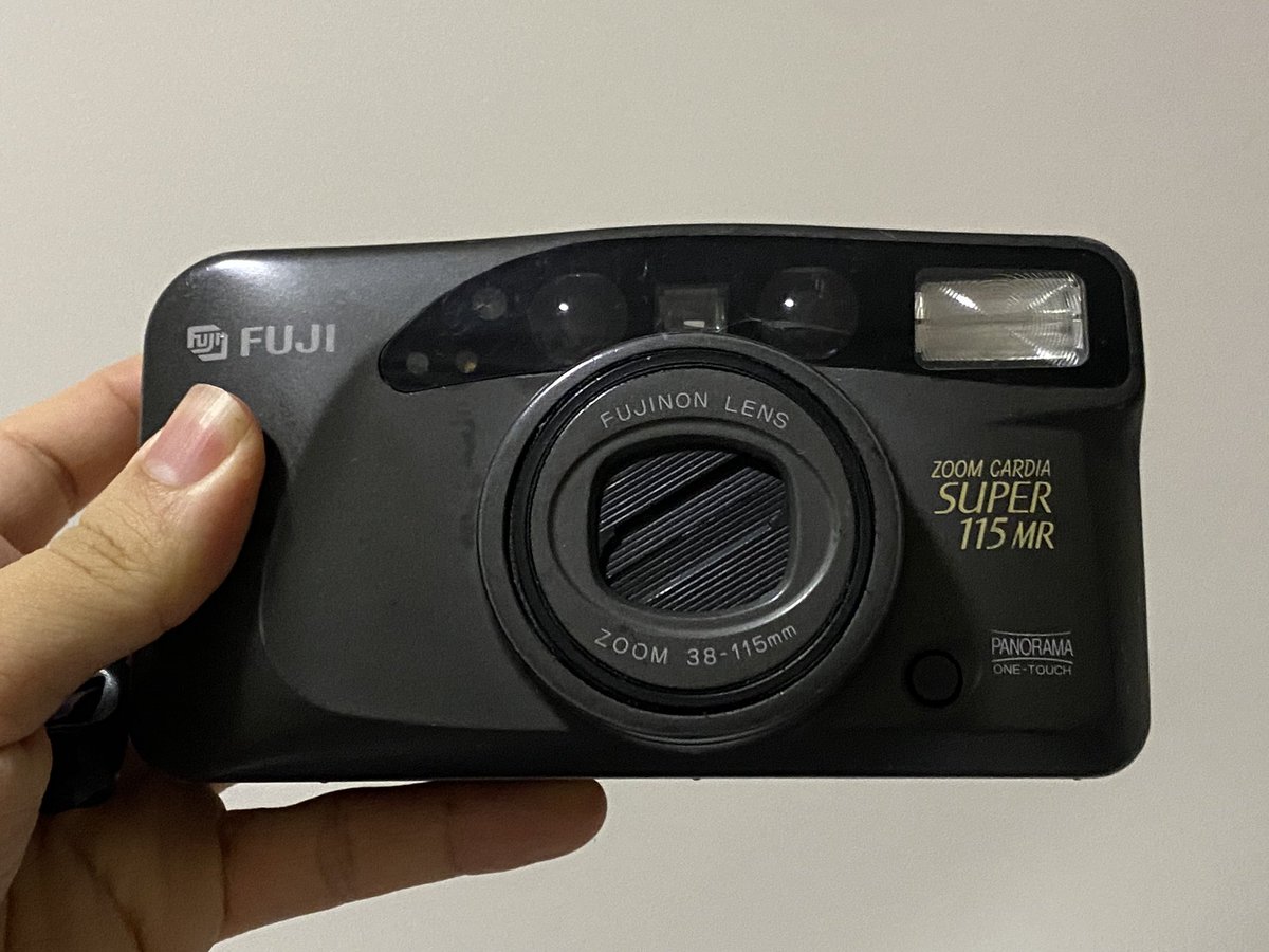 nondescryptid's tweet photo. thanks to my dinky thrifted camera from Hard-Off (it cost sgd5.50) https://t.co/LAx0koBmrF