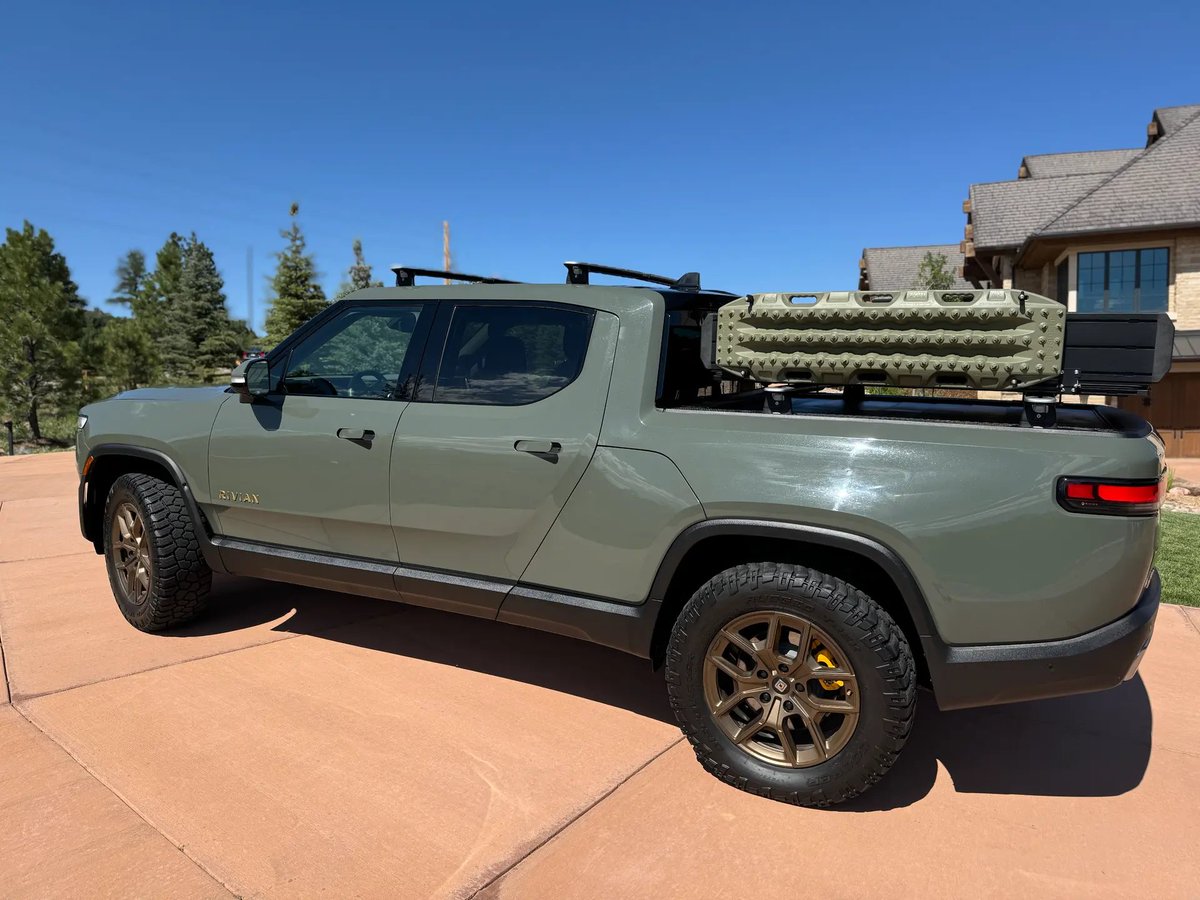 Car Dealership Guy (@guydealership) on Twitter photo Rate this deal:
2022 Rivian R1T Launch Edition
Miles: 31,080
Engine: 135 kWh Electric
Color: Launch Green
Just sold privately on <a href="/_PrivateAuto/">PrivateAuto</a> for $59,775.
Wild to see this 2 year old truck depreciate >30% in just 2 years…
-
If you’re Rate this deal:
2022 Rivian R1T Launch Edition
Miles: 31,080
Engine: 135 kWh Electric
Color: Launch Green
Just sold privately on <a href="/_PrivateAuto/">PrivateAuto</a> for $59,775.
Wild to see this 2 year old truck depreciate >30% in just 2 years…
-
If you’re