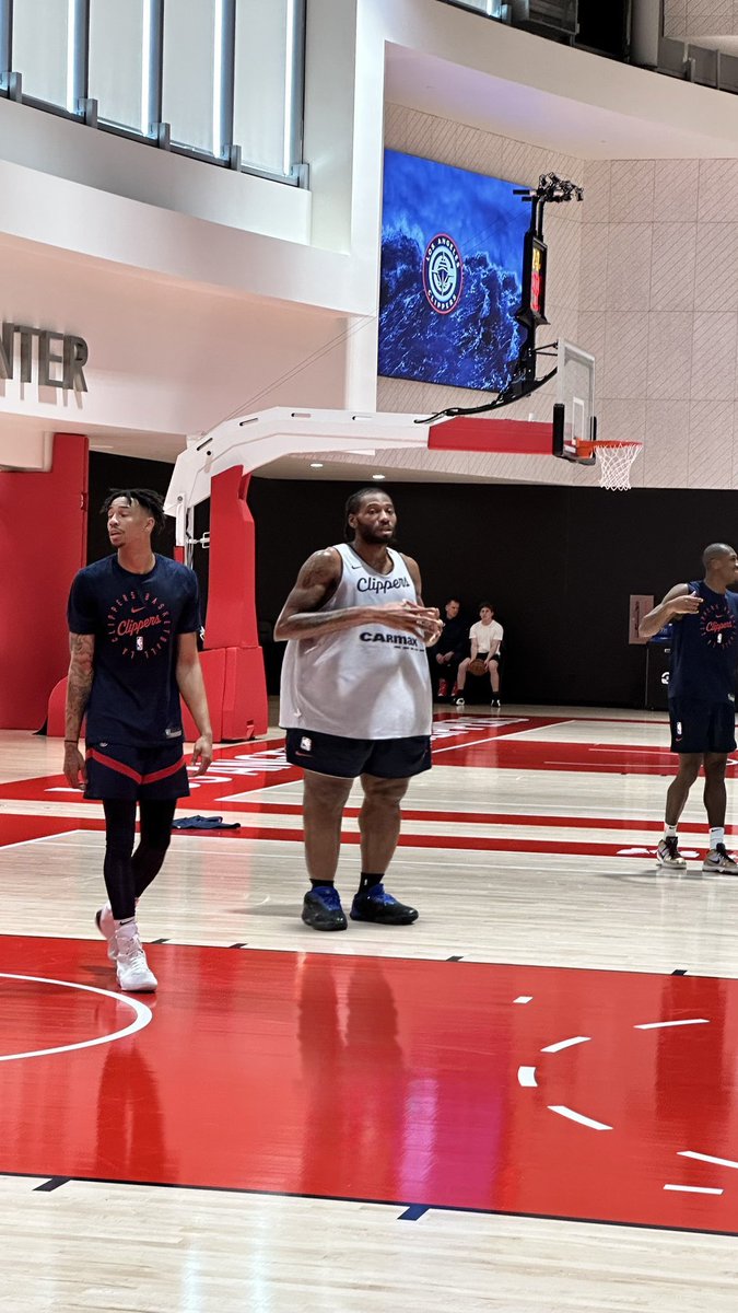 TheNBACentel's tweet photo. Kawhi Leonard spotted. 👀 https://t.co/sZrocEe9Np