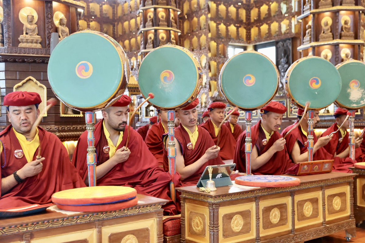 Drukpa's tweet photo. Evening Mahakala puja led by Drukpa monks from Druk Sangag Choling Monastery, Darjeeling , India. 

#GyalwangDrukpa #Drukpa #DrukpaMonks #Mahakala #Darjeeling #10ADC @Official__ADC https://t.co/FDk4QrQ6ig