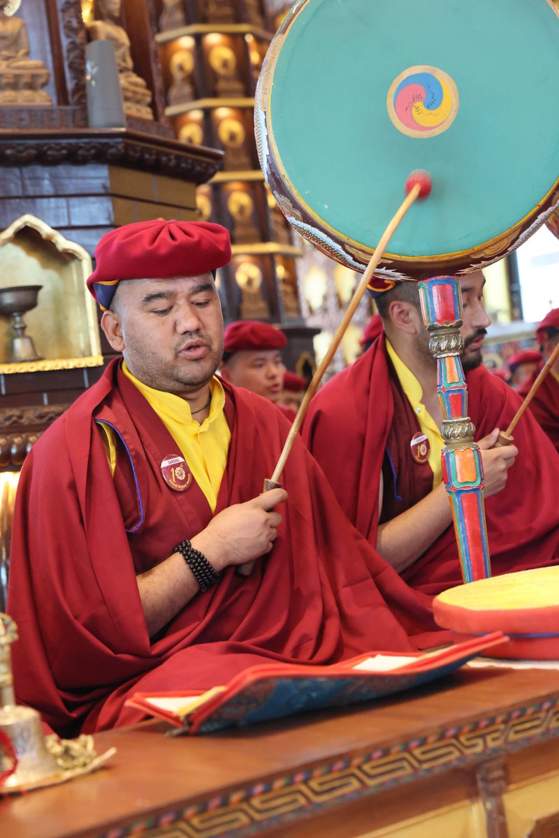 Drukpa's tweet photo. Evening Mahakala puja led by Drukpa monks from Druk Sangag Choling Monastery, Darjeeling , India. 

#GyalwangDrukpa #Drukpa #DrukpaMonks #Mahakala #Darjeeling #10ADC @Official__ADC https://t.co/FDk4QrQ6ig