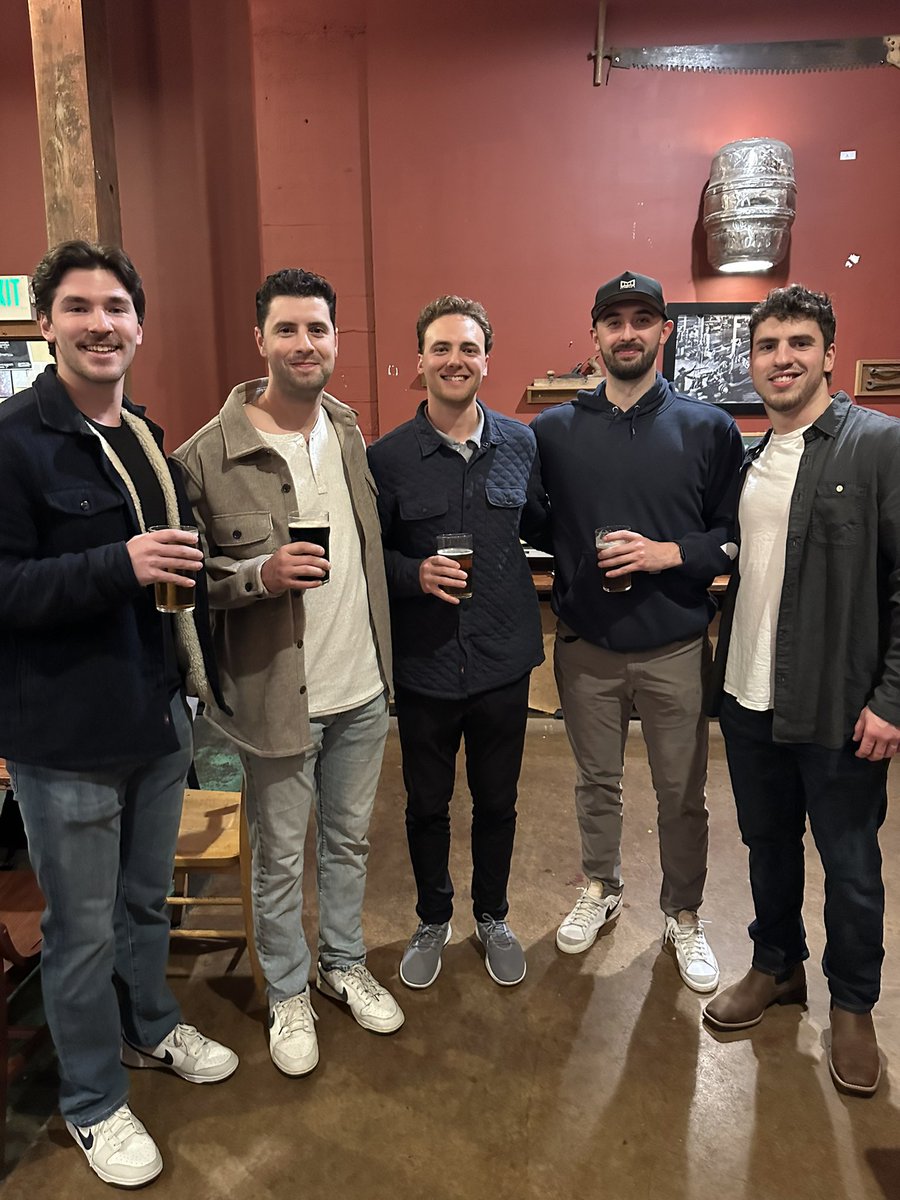 Alumni dinner 2024.. quite easily my favorite night of the year!!! So fun seeing all these dudes grown up. Had an absolute blast ⚾️