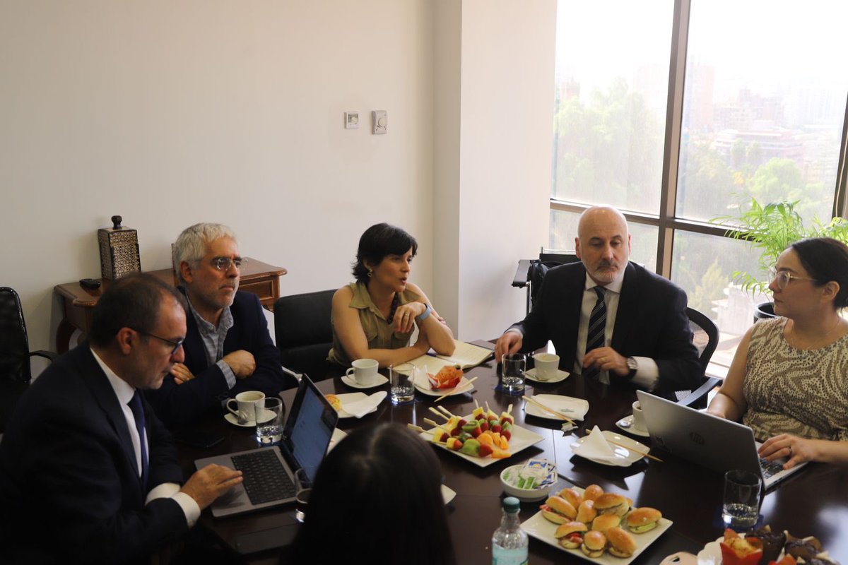 colmedchile's tweet photo. En dependencias de nuestra
Fundación de Asistencia Legal, @falmedchile se realiza una Jornada de trabajo entre #COLMED y #Falmed para abordar las conclusiones del encuentro sostenido en octubre, donde participa nuestra Directiva Nacional, el Pdte. del Directorio de Falmed, Dr. Jaime Sepúlveda, equipos jurídicos de ambas instituciones.