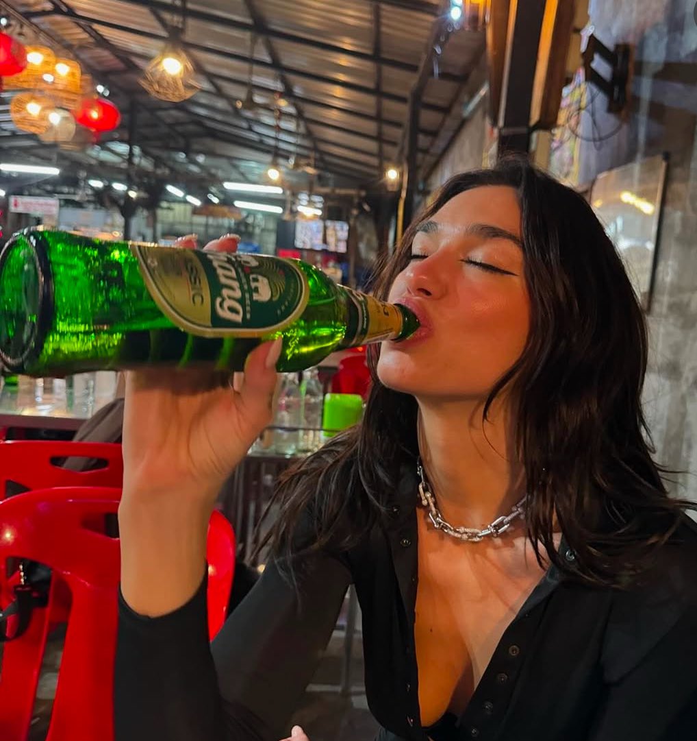 victoriakavic's tweet photo. Em 2025, pretendo ativar meu arquetipo Dua Lipa.

Depressão? Nunca vi. Apenas viagens, arrumando tempo pra me divertir mesmo nos compromissos e não me deixar abalar pelos flops da vida. 🙏 https://t.co/PLlFL8iKB2