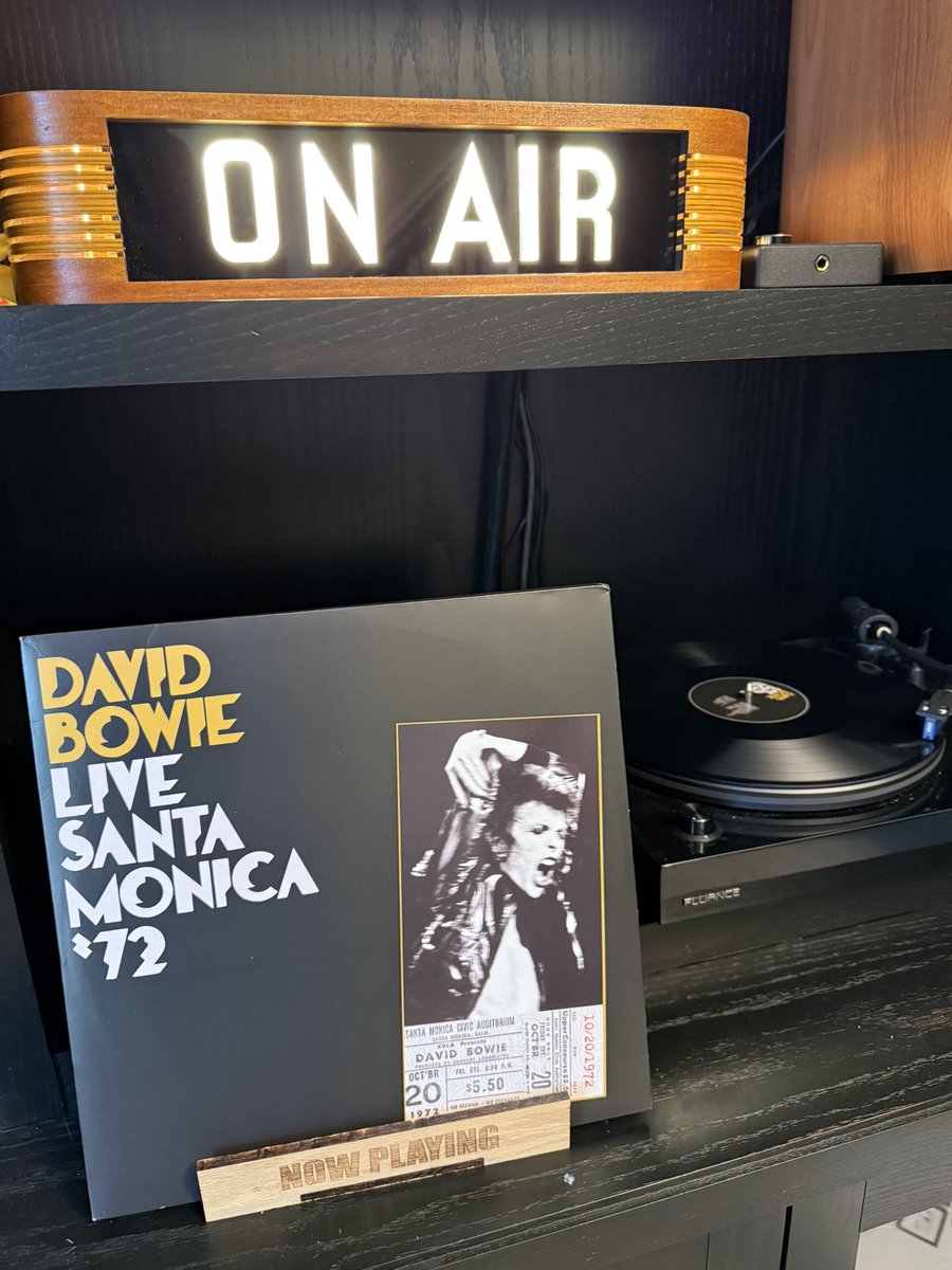 Keith Jacobsen (@keithjacobsen) on Twitter photo Now Playing: David Bowie - Live In Santa Monica ‘72 (2016)
A recent used find at my favorite local, Vertigo Records. Now Playing: David Bowie - Live In Santa Monica ‘72 (2016)
A recent used find at my favorite local, Vertigo Records.