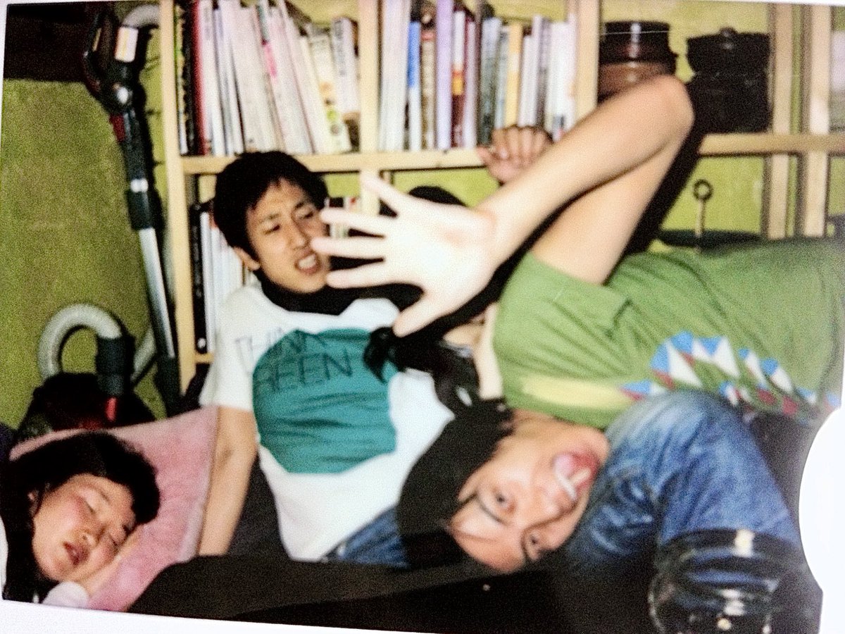 vertis9's tweet photo. 심리학자 퀴블러 로스의 ‘죽음의 5단계 DABDA’. 부정-분노-타협-우울-수용. 

[상실과 슬픔, 분노, 추억, 우울을 건너 마침내 애도.
망자를 기리며 산자는 산다, 살아간다.]
형 떠나고 두어 달 후 메모장에 적었던, 나만의 것인 줄 알았던 감정의 흐름이 일반적인 것이었구나. https://t.co/wkYogp0KkI