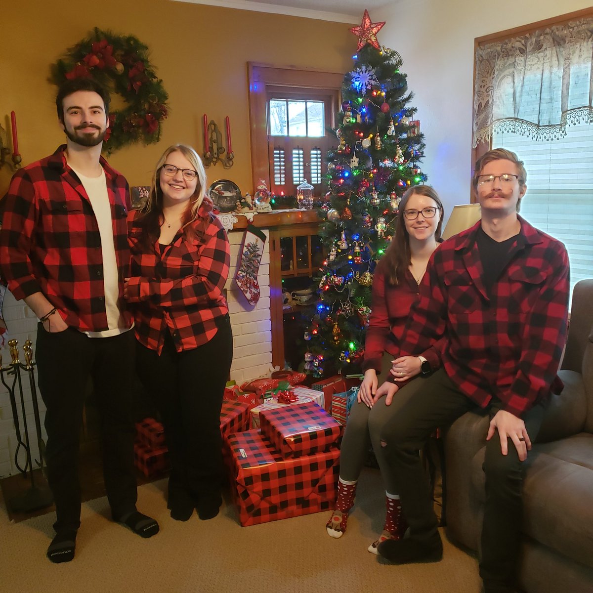 Emilyy_Katelynn's tweet photo. Merry Christmas y’all. ❤️ 2024 started in a rough place but has ended as one of the best years of my life. https://t.co/T6QBr4723G