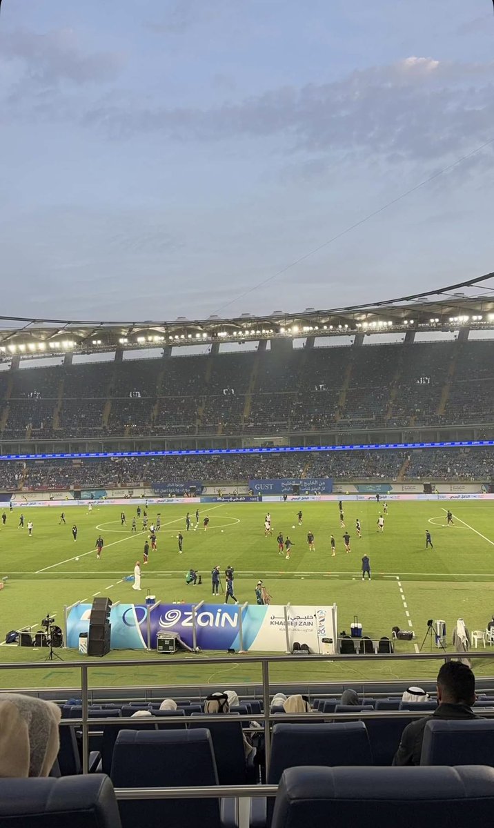 Abo3ziz009's tweet photo. 📸  | استاد جابر الاحمد الدولي   

🇰🇼 الكويت 0-0  قطر 🇶🇦 

.
#الكويت_قطر | #كاس_الخليج 
#خليجي_زين26 | #Kuwait | 🇰🇼 
#KuwaitQatar | #Qatar | 🇶🇦 https://t.co/k8G5luhDWc