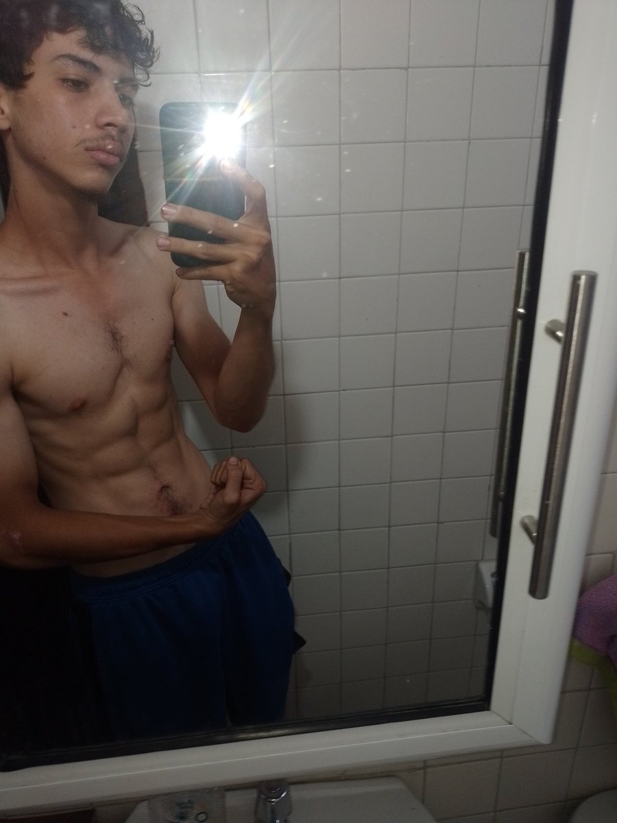 Eliotizador's tweet photo. Ganoso ahora de seguir esculpiendo el mármol
#gym #masajea #cali #fisico #single #caliescali #swingers #soltero #hotwife https://t.co/B2xwIkdN9D