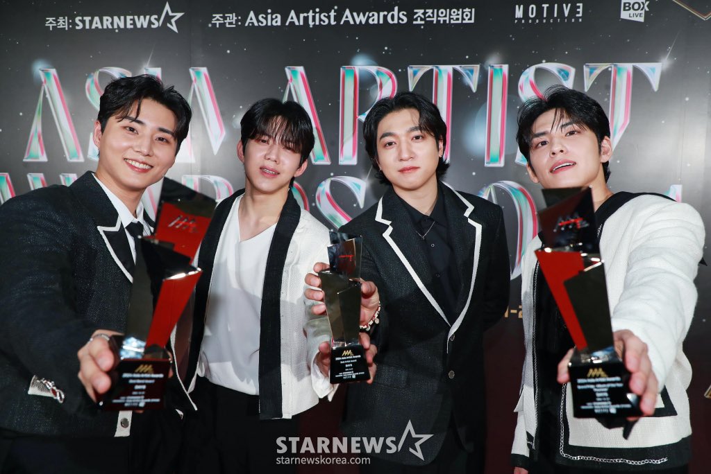 terpilwon's tweet photo. 241117 KGMA:
🏆 Best Band
🏆 Best Song - Melt Down
🏆 Grand Performer (Daesang)

241227 AAA:
🏆 Best Artist Award
🏆 Best Band Award
🏆 Album of the Year (Daesang) - FOUREVER https://t.co/Zh9urpT1ff