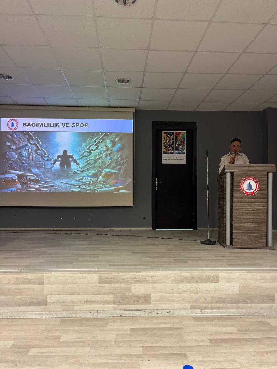 GSB_CaycumaGM's tweet photo. Gençlerin bizleri davet ettiği bağımlılık ve spor konulu panele katılım sağladık. Program gençlerimizin bağımlılık sunumu ile başladı. Gençlik Merkezi Müdürümüz Sn.ERKAN ARSLAN'ın spor ile ilgili tecrübelerini paylaştığı konuşması ile sonlandırıldı. https://t.co/aDGnqVgrFs