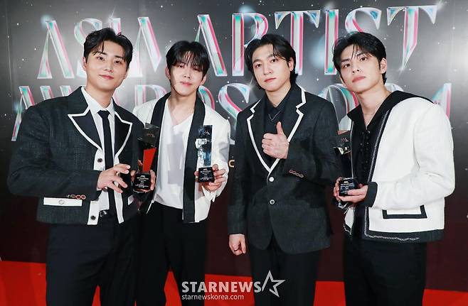 PIL_essay's tweet photo. 데이식스 3관왕 포토 모음 https://t.co/BisMnubYeT