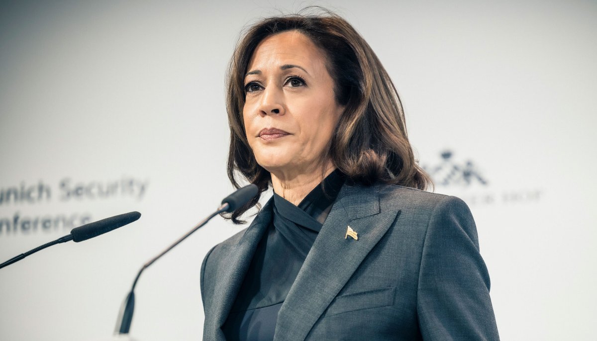 BREAKING: Trump is banned from becoming President 

VP kamala Harris is legally allowed to Reject the certification of Trump's election because of January 6