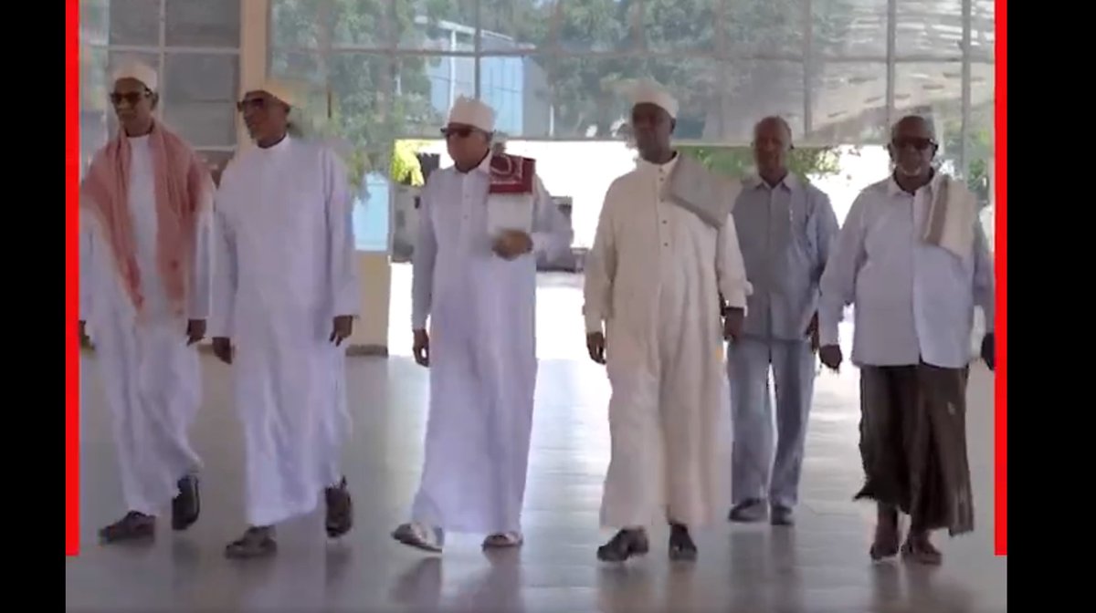 RAbdiAnalyst's tweet photo. Somaliland's new President Abdirahman Irro today held a consultative meeting with former presidents and vice-presidents.

An exemplary tradition emblematic of Somaliland's strong consensus politics and democratic state-building. https://t.co/3EwF5ZNZvD