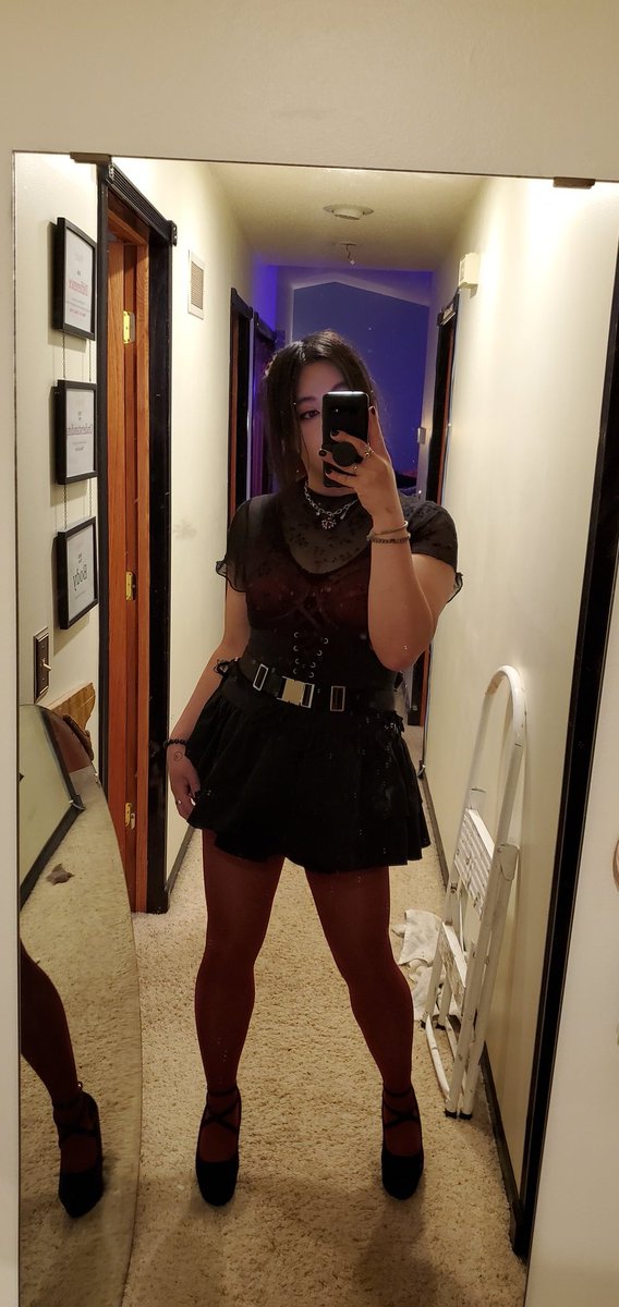 Solacybin's tweet photo. Whatcha gonna do if I show up to your local video game bar dressed like this?  🎀 https://t.co/X3GEaFBi4Y