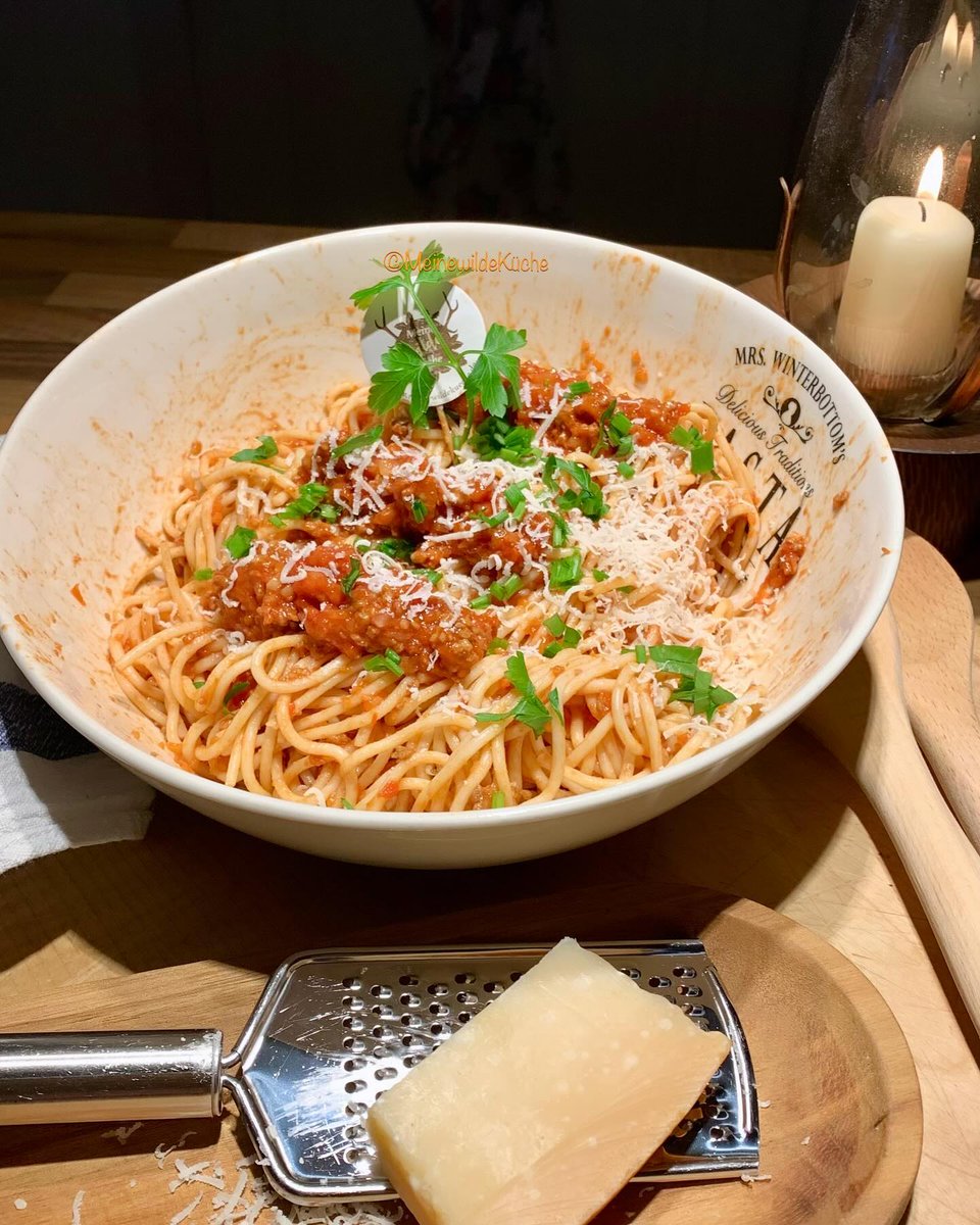 When I add some cheese to spaghetti, I think it tastes really good. I recommend adding some vegetable salad.
#HealthyEating #vegetariandiet  #LowCarb  #LowFat
#gourmetfood #Friday #FridayVibes  #Fridayblessing #FridayMotivation #fridaynightfunkin #FridayFitness #FRIDAYMUSICATTACK