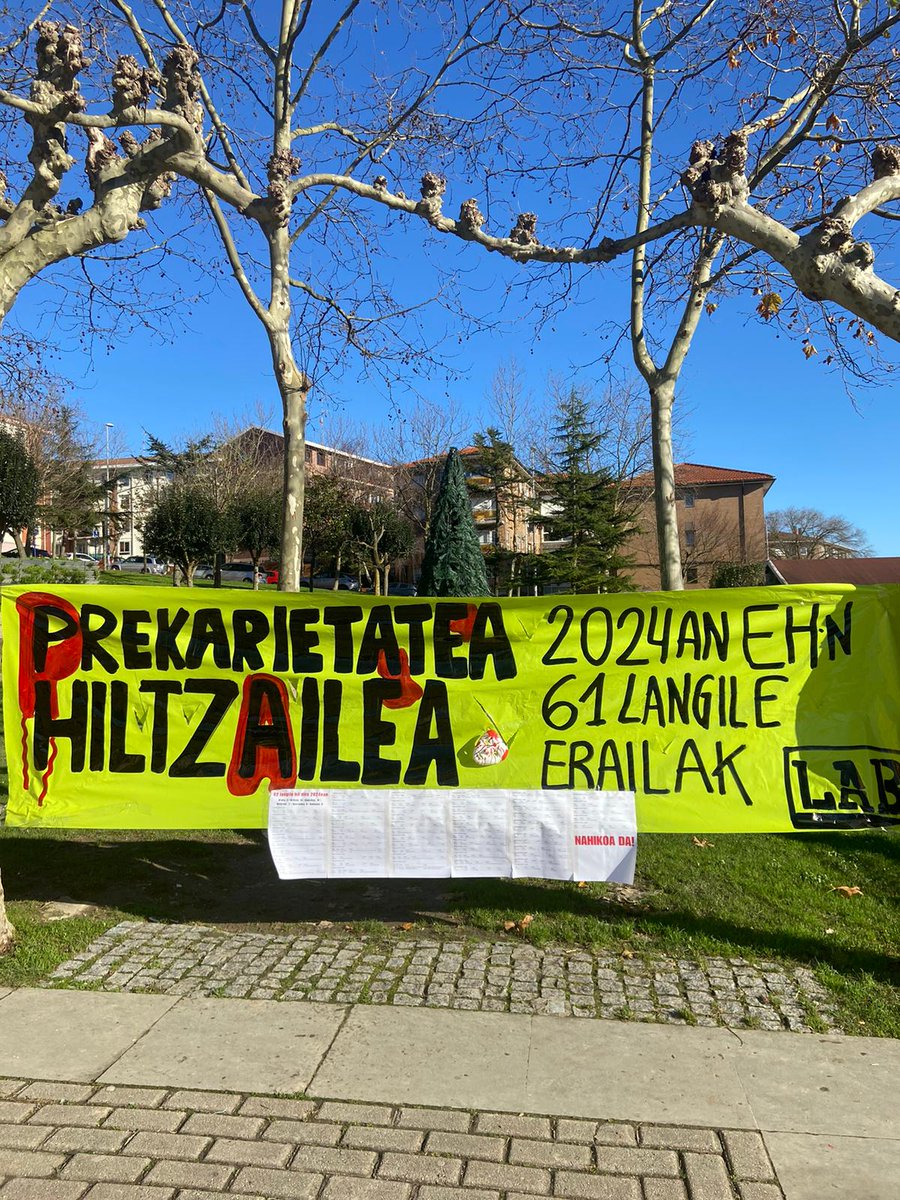 LAB_eskumaldea's tweet photo. Gaur, UK-ko , Txorierriko eta Mungialdeko hainbat txokoetara mezu bat eraman nahi izan dugu; kapitalismoak hiltzen du❌.

Aurten🗓️, EH-n 6️⃣1️⃣ langile erailiak izan dira 🌹

Salatu, Antolatu eta Borrokatu ✊🏽 https://t.co/Mp1EExMR3k