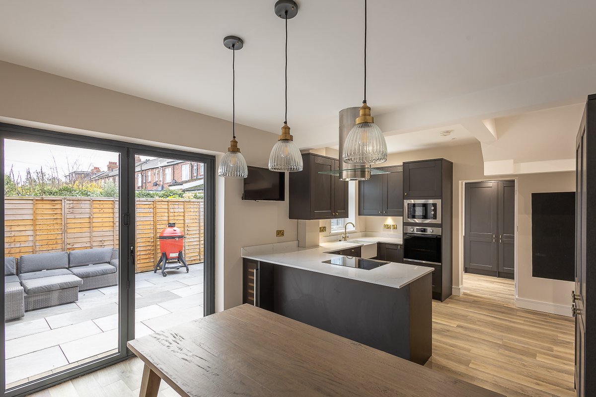 With a south facing rear garden and no onward chain! A well presented and three bedroom, semi-detached family home, ideally located on Regent Avenue, Gosforth.

#Gosforth #Heaton #Jesmond #Newcastle #Property #HousingMarket #forsale

bailey-and.co/property/78-re…