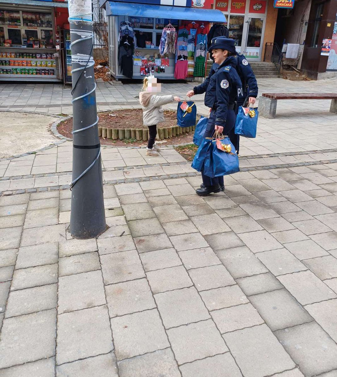 admirim's tweet photo. The Kosovo Police distributed holiday gifts to children in the northern part of the country. https://t.co/z11sxHRzFm