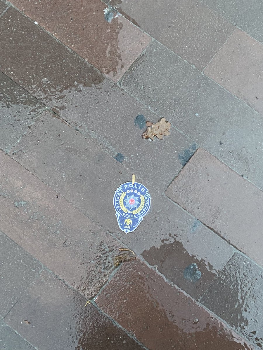 Metrocity anlık polis yere düştü