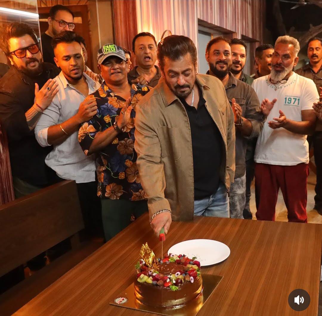 Yogitasha's tweet image. A star who rules hearts, not just the screen❤️ @BeingSalmanKhan

#HappyBirthdaySalmanKhan