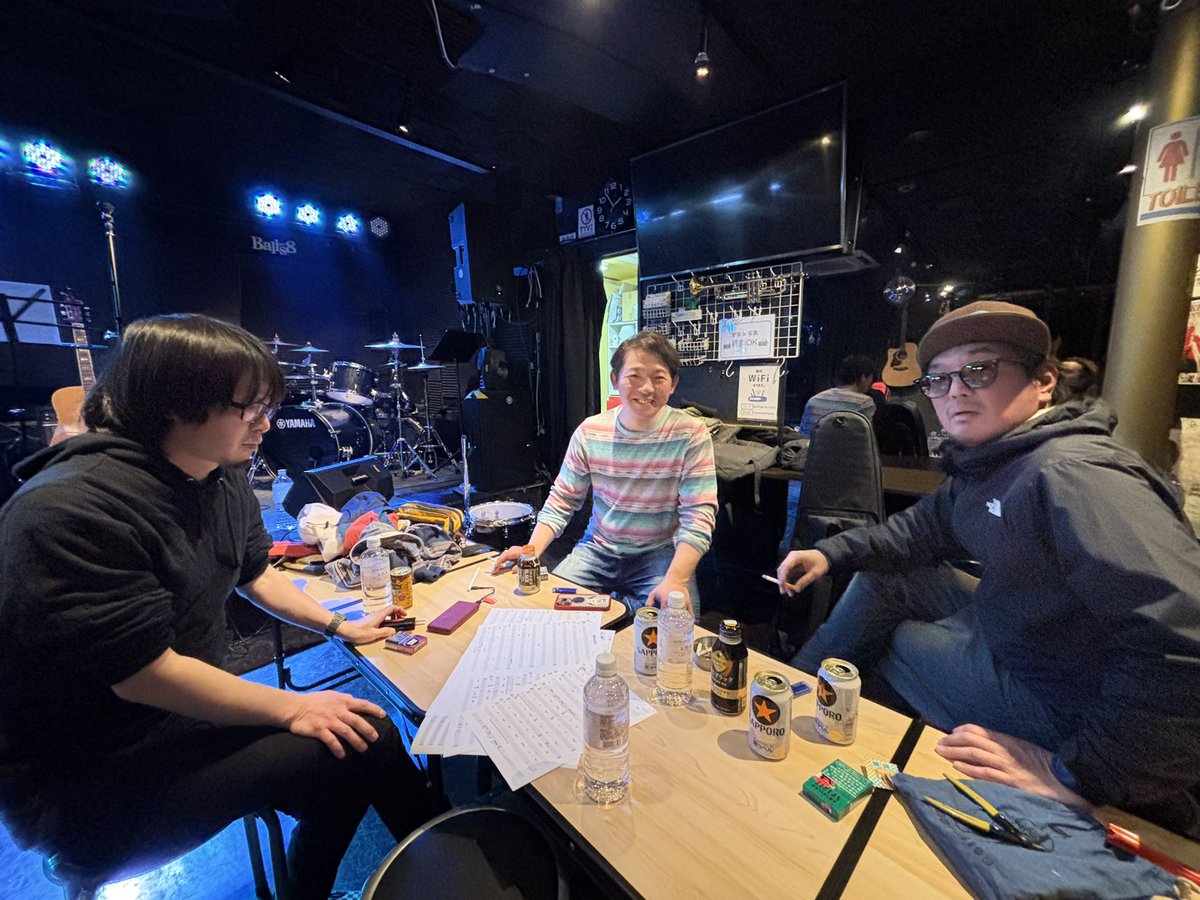y_tsukisaku_81's tweet photo. 12/29はわたくしバンド出演もします🙌
しかもそのメンバーが
豪華すぎるメンバーです❤️
Gt 鶴田晋一　
@shinichitsuruta 
Ba ナカタニカズキ　
@Kazuki_Nakatani 
Dr 鋭光
@eikoh0308 
敬称略
昨夜リハを終えますたが
大好き先輩に囲まれて
ハッピーナイト庄内です✨
12/29庄内HASHきてねー‼️ https://t.co/hseX3CCmX2
