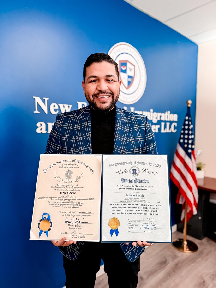elnuevodiariord's tweet photo. 🇩🇴🇺🇸¡Reconocimiento!👏📜

En un acto de gran importancia para la comunidad, @BryanBrea fue homenajeado tanto por la Cámara de Representantes como por el Senado Estatal de #Massachusetts, en reconocimiento a su extraordinaria dedicación al mundo de la comunicación y su invaluable contribución a la preservación y promoción de la historia cultural de la #RD.

El 26 de diciembre de 2024, la Cámara de Representantes otorgó un reconocimiento especial a Bryan Brea. Durante el evento, respaldado por el Representante Estatal #FrankMoran y el presidente de la Cámara, #RonaldMariano, se destacó su incansable labor.

#ElNuevoDiarioRD #Cultura #Dominicana #Contribucion