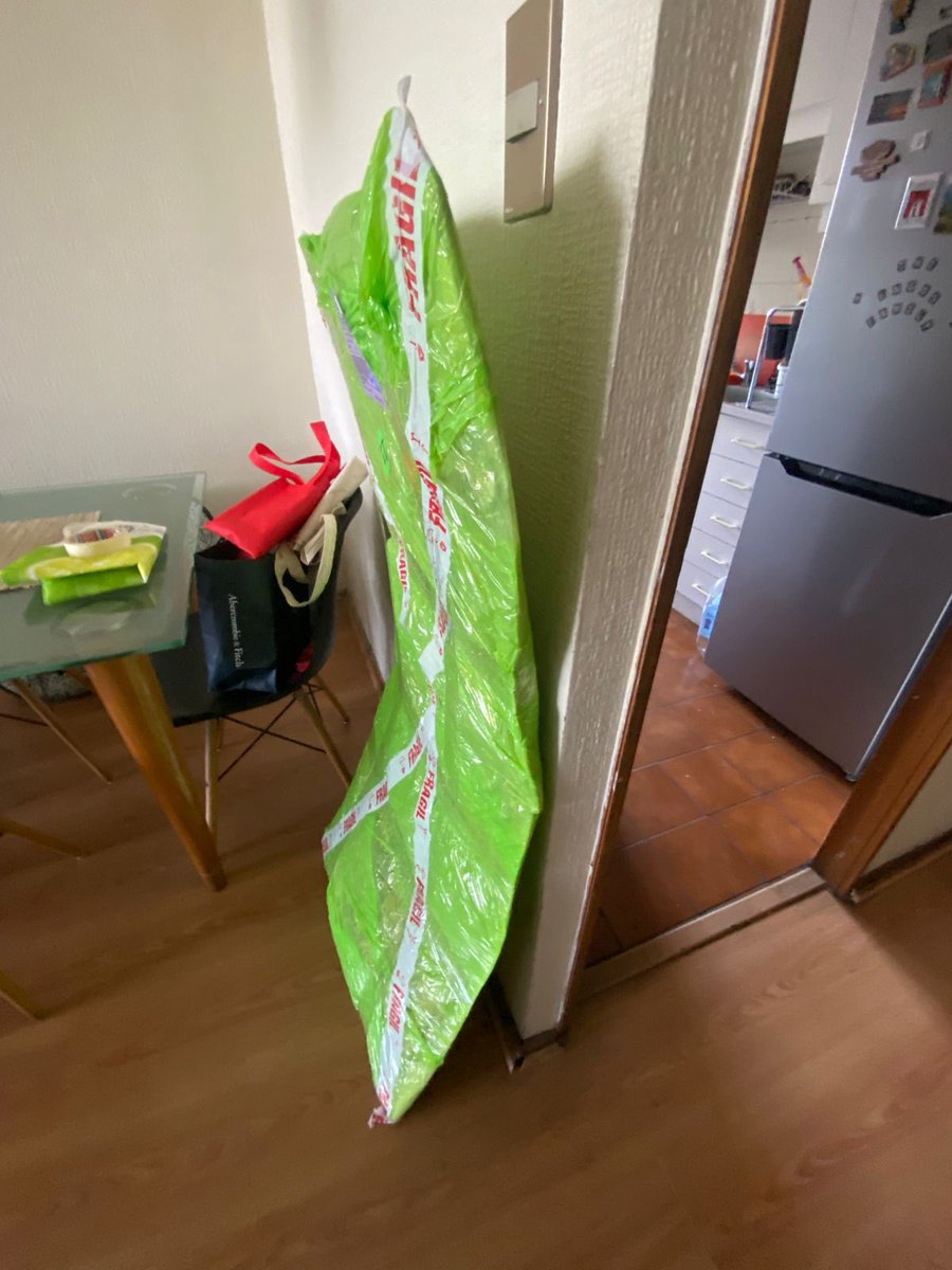 pamcaques's tweet photo. @ikea_cl espero y espero en su WhatsApp para que respondan por espejo que acabo de recibir y viene quebrado…. Cuánto debo esperar para que me atiendan???? https://t.co/9WavVflIUX