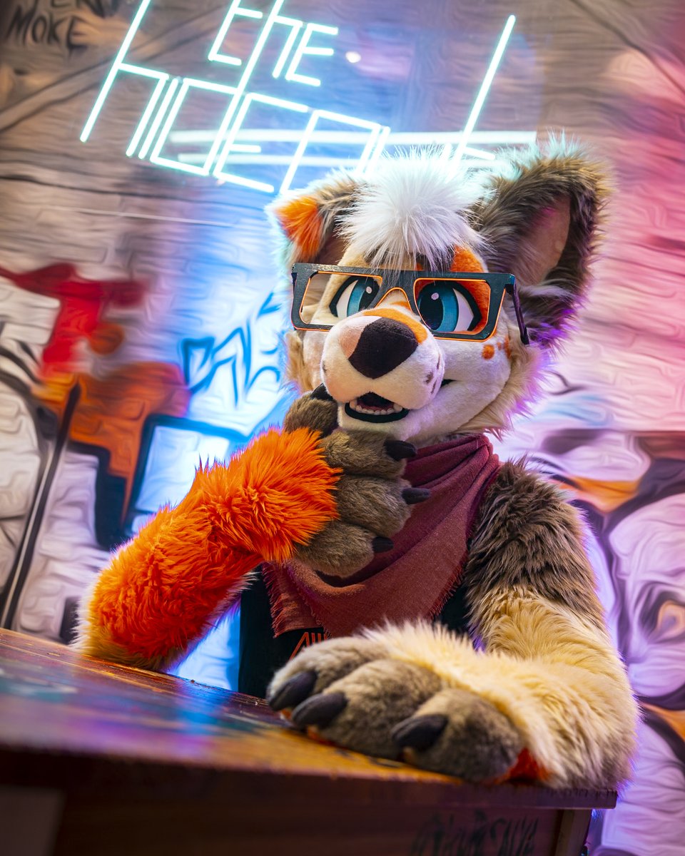 Oh gosh, has it really been so long since my last bark? 👀

... And already 10k of you kind souls have been following my adventures. Thank you so much everyone! 🥰😋

I promise to be around more come 2025 😅