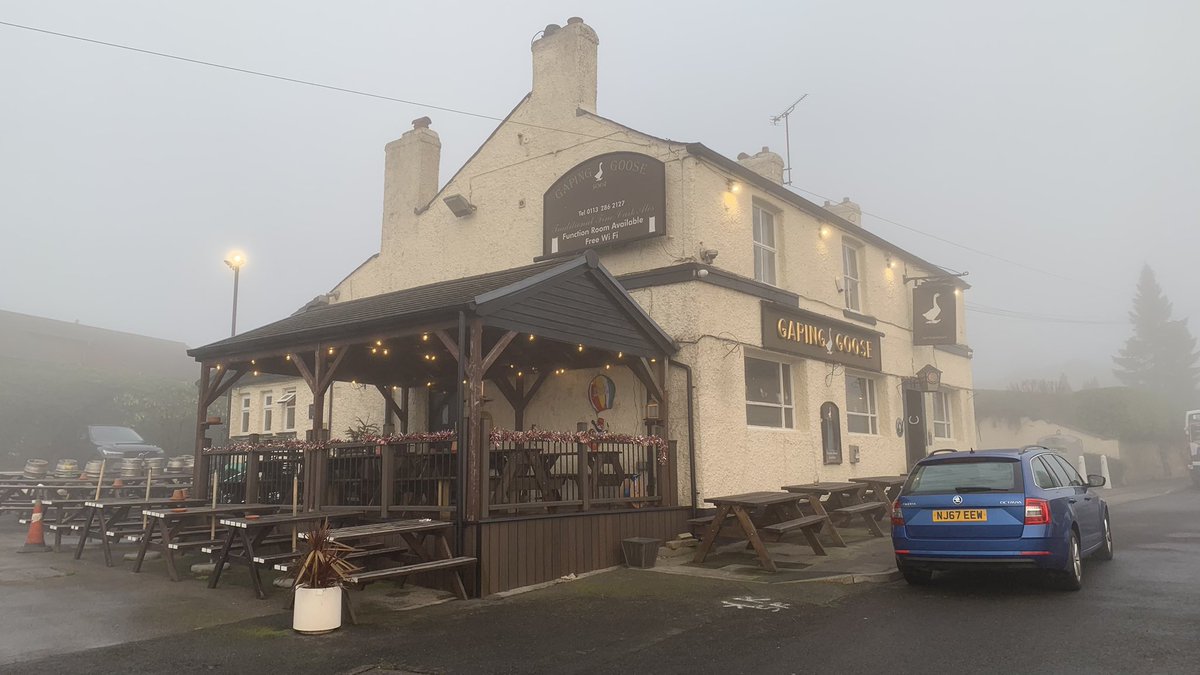 KirkStan's tweet image. 👀 Oh dear….Shall we call in for a warm?🤔 ….Decisions Decisions 🤷‍♂️ …. Oh go on then 🍻😜👍 Cheers @ossettbrewery #Garforth