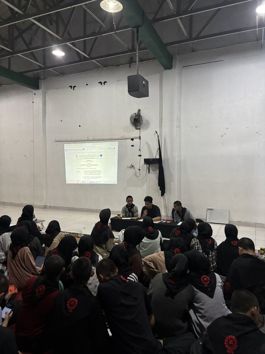 hmjsi_uinam's tweet photo. [🔴LIVE REPORT: MUBES 2024]
Pemaparan draft pedoman administrasi Musyawarah Besar HMJ-SI 2024 https://t.co/VG2kCC40bi