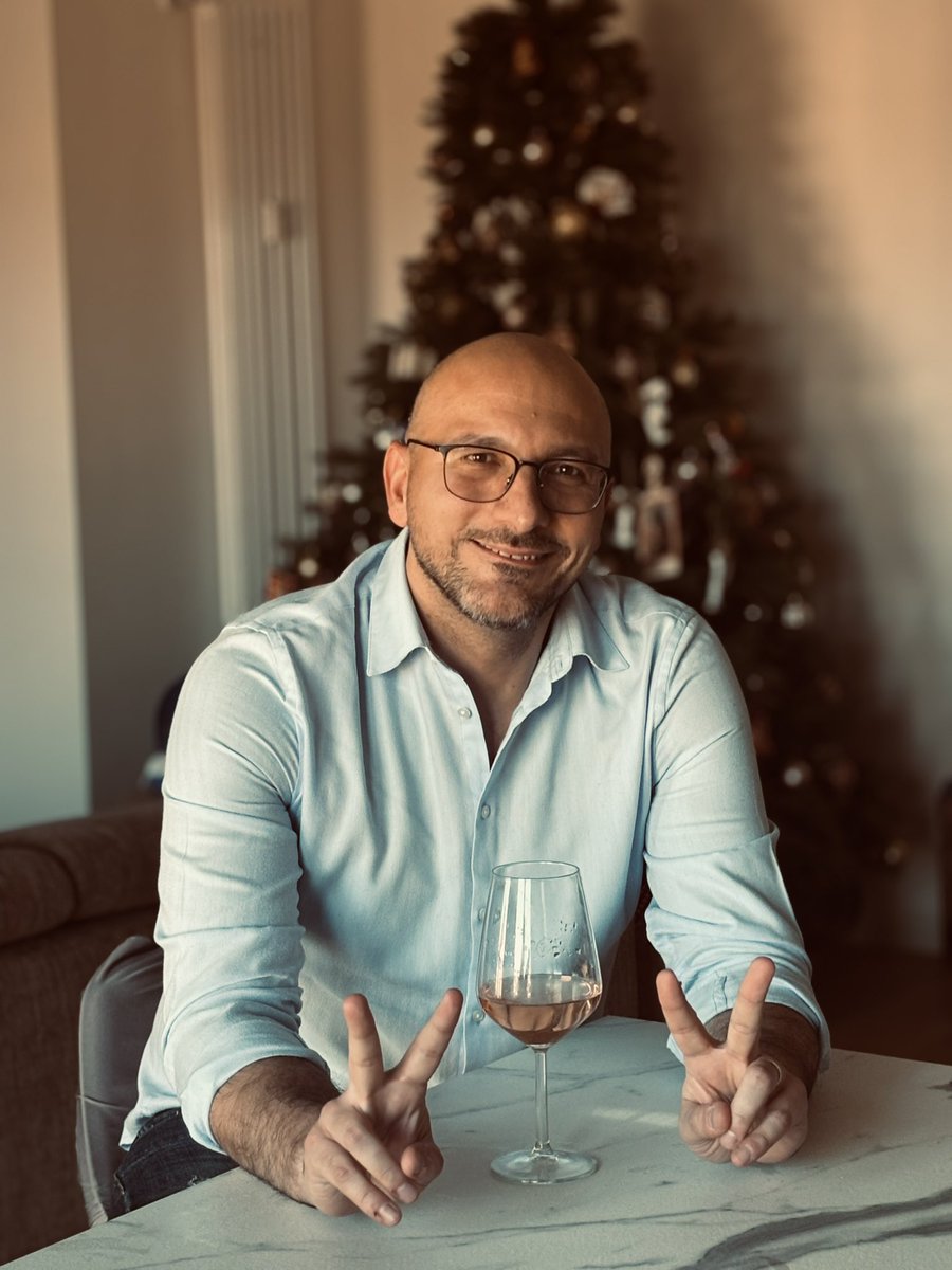 40 🎉 
Belli, intensi, veri, testardi e appassionati, tra mille gioie e qualche dolore.
Felice per quello che mi ha regalato la vita, per l’amore ricevuto, curioso ed affamato per ciò che sarà.
Grazie  per gli auguri, per questa ondata di affetto che scalda il cuore ♥️