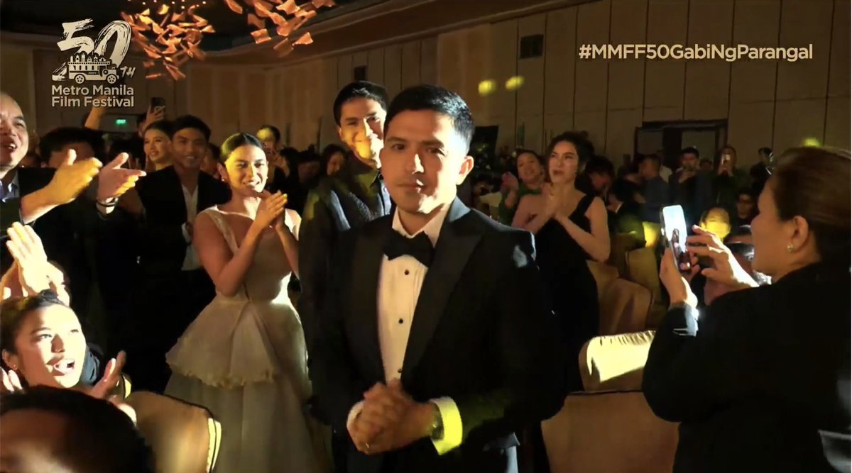 PhilippineStar's tweet photo. MMFF 2024 BEST ACTOR 💚

Dennis Trillo earns the crowd's cheers as he is hailed the best actor in a leading role for "Green Bones" at the Metro Manila Film Festival Gabi ng Parangal 2024 on Friday. 

His fellow actor, Ruru Madrid also won best actor in a supporting role. (Screenshots/MMFF)