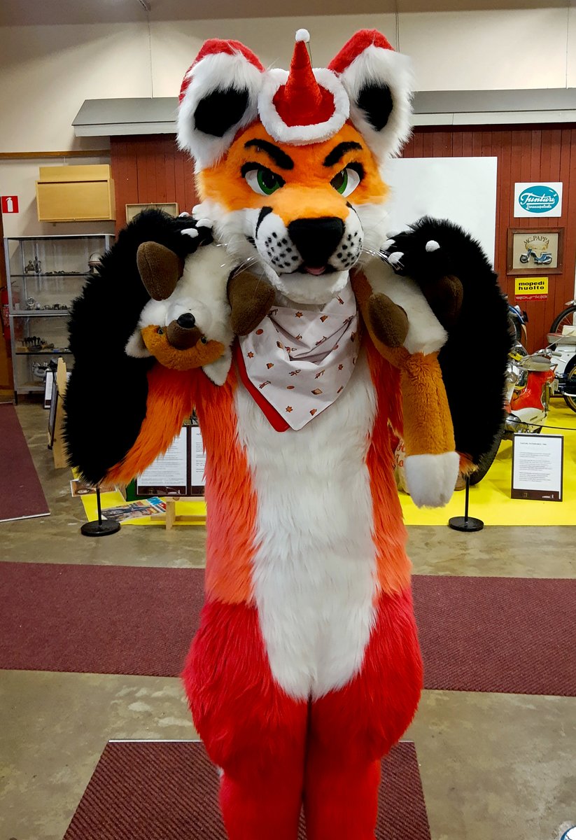 LoimuFox's tweet photo. It's the holiday season so here's a seasonal fops, with an another fops as a scarf, for the #FursuitFriday! #furry https://t.co/0REu3wUr64