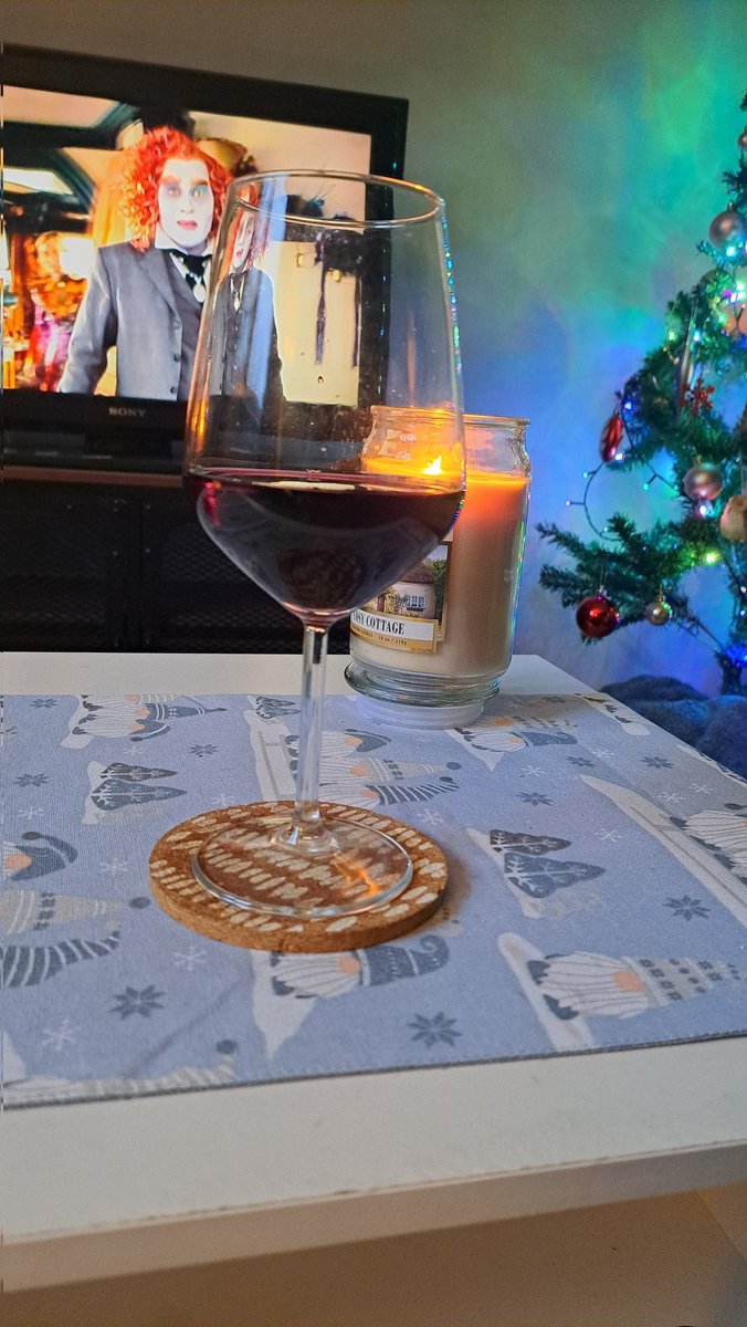 DottyWallace's tweet image. And just about to have more cheese #dontneedanyofit #99%cheese #favouritetimeoftheyear