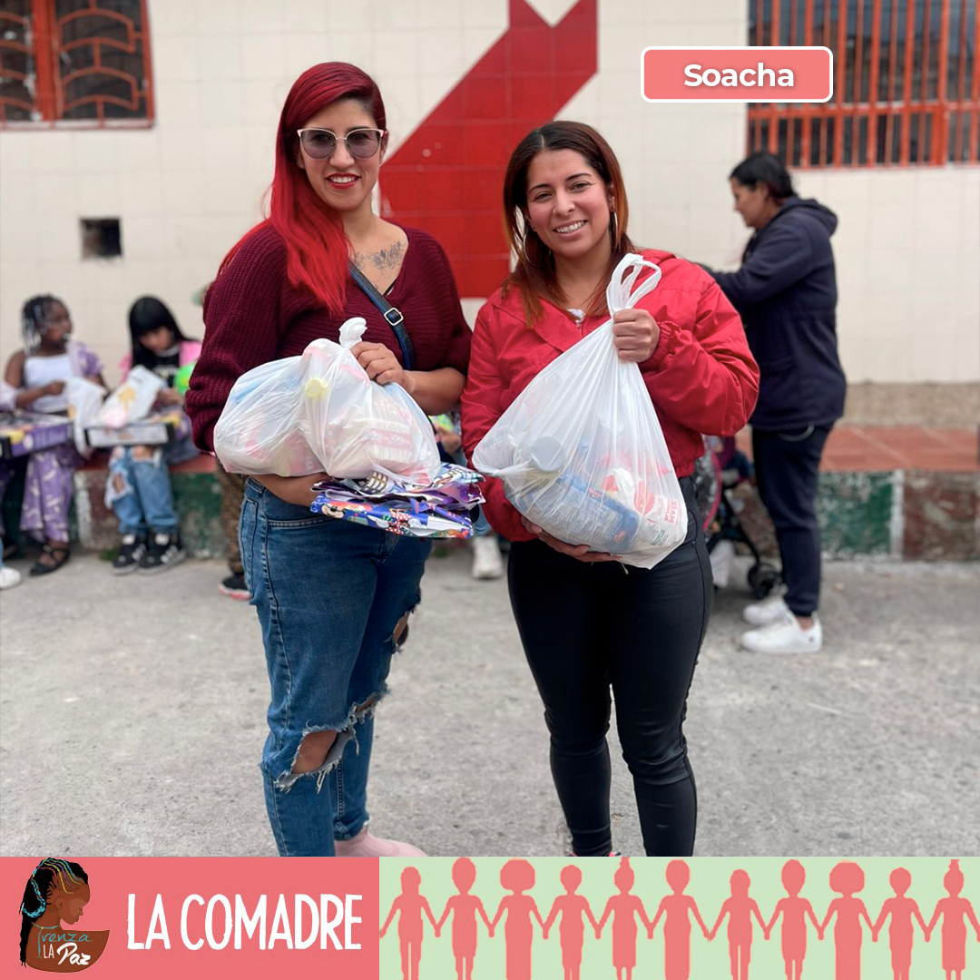 _LaComadre_'s tweet photo. En #Soacha La Comadre entregó con amor regalos de navidad a los niños y entregó mercados a las familias del municipio. Estamos felices de aportar a la construcción de un mejor tejido social en esta Navidad.⛄️🎄🎁 https://t.co/mKewgUPpl8
