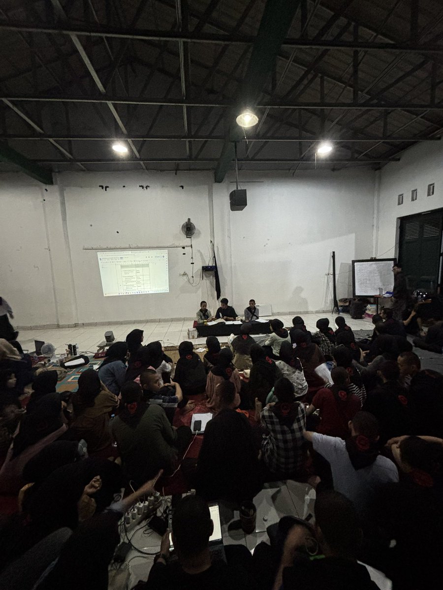 hmjsi_uinam's tweet photo. [🔴LIVE REPORT: MUBES 2024]
Penetapan dan Pengesahan Hasil Rapat Sidang Pleno II Musyawarah Besar HMJ-SI 2024 https://t.co/zMKxWGRyqY