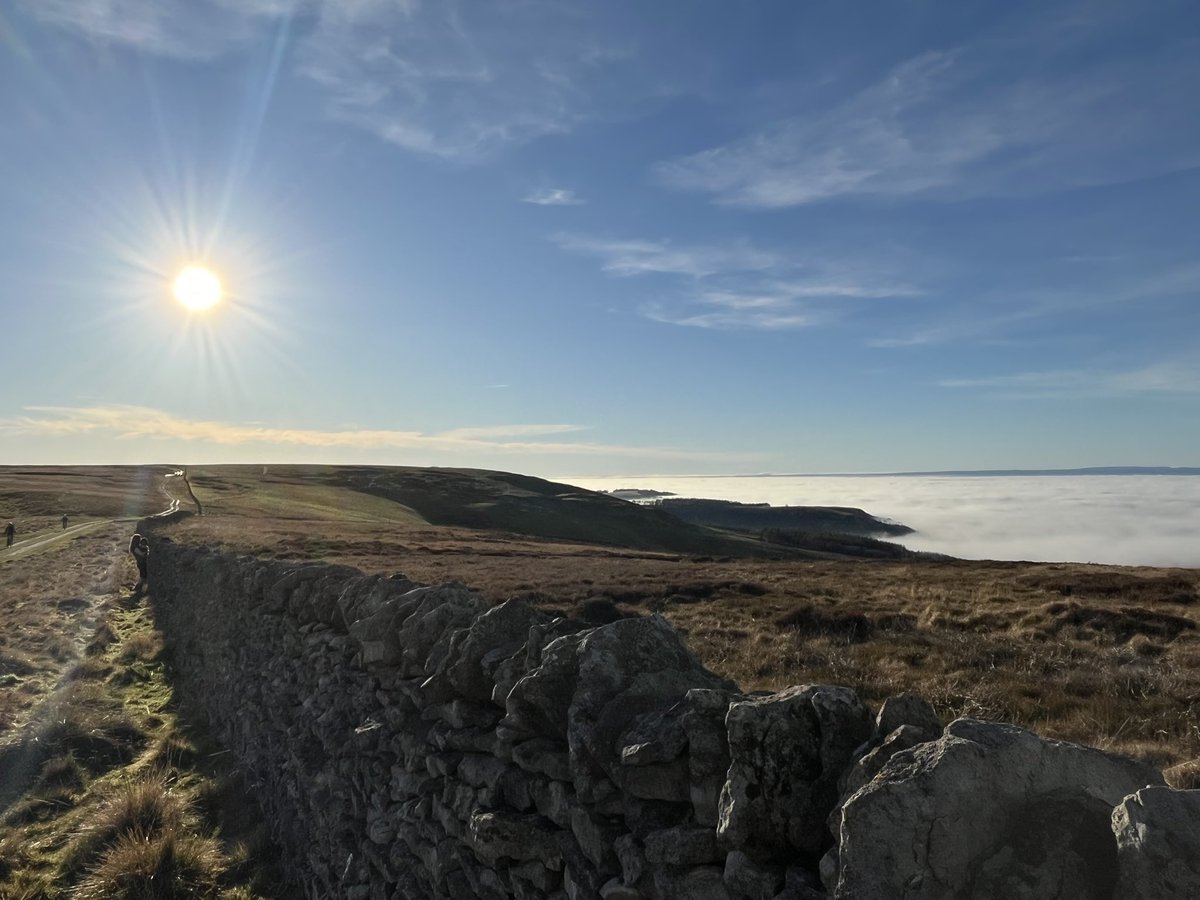 dannysavage's tweet image. The hills of the north delivered today. Great inversion on the North York Moors.