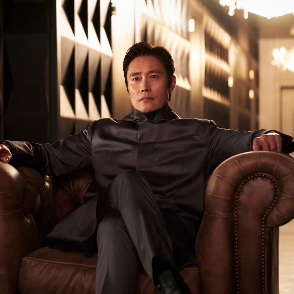jhmmedit's tweet photo. WHY IS EVERYONE AROUND ME SAYING PLAYER 001 FROM SQUID GAME S2 LOOKS LIKE A KOREAN MADS MIKKELSEN I AM NOT DOING THIS TODAY OK GOODBYE- 😭💀 https://t.co/zitdHrnNsm