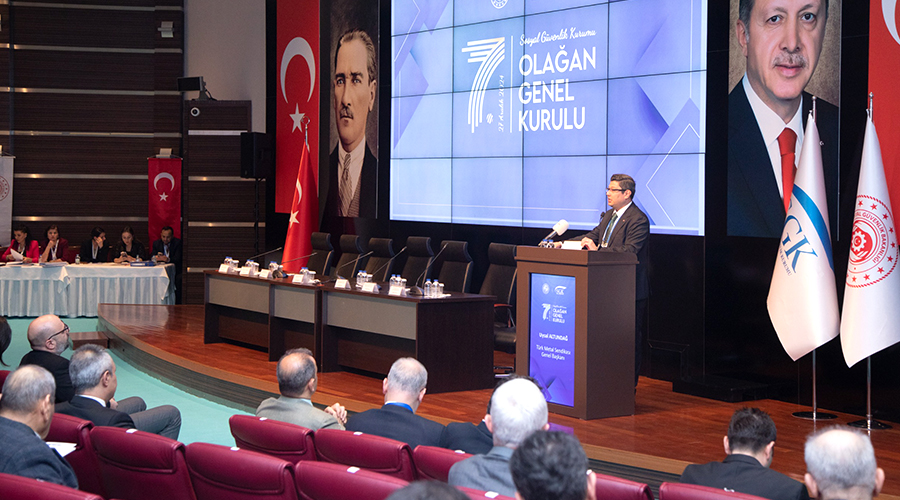 GENEL BAŞKANIMIZ ALTUNDAĞ, SGK YÖNETİM KURULU ÜYELİĞİNE YENİDEN SEÇİLDİ

Genel Başkanımız Uysal Altundağ, TÜRK-İŞ’i ve tüm işçi kesimini temsilen yürüttüğü SGK Yönetim Kurulu Üyeliğine bir kez daha seçildi.

Haberin detayları için: bit.ly/genelbaskanimi…