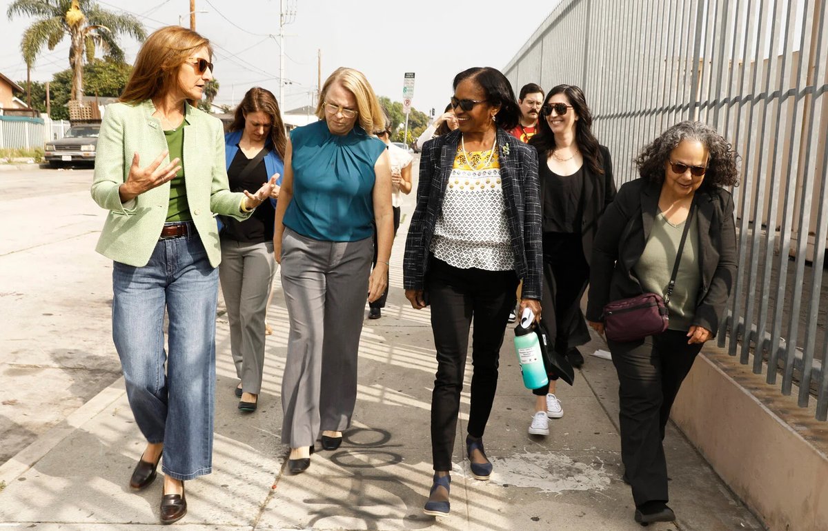 USC_SSI's tweet photo. Throwing shade (in a good way). ๐ณ
Here's how @USC is helping Los Angeles cool local neighborhoods one school at a time: https://t.co/Rw6Jdmy4iJ
#UrbanTreesInitiative #TreesPlease @USCDornsife @LACity @laschools https://t.co/kkuzZmkUVH