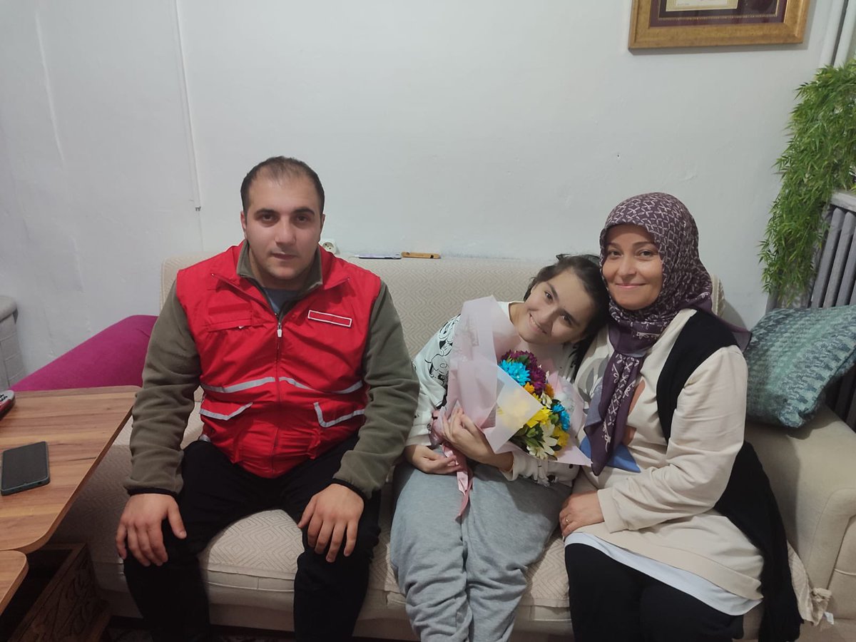 15 Temmuz Gazimiz Hüseyin Kulakçı’nın özel gereksinimi kızı Nursemin Kulakçı’ya doğum günü vesilesiyle ziyaret ettik.

#daimahazır