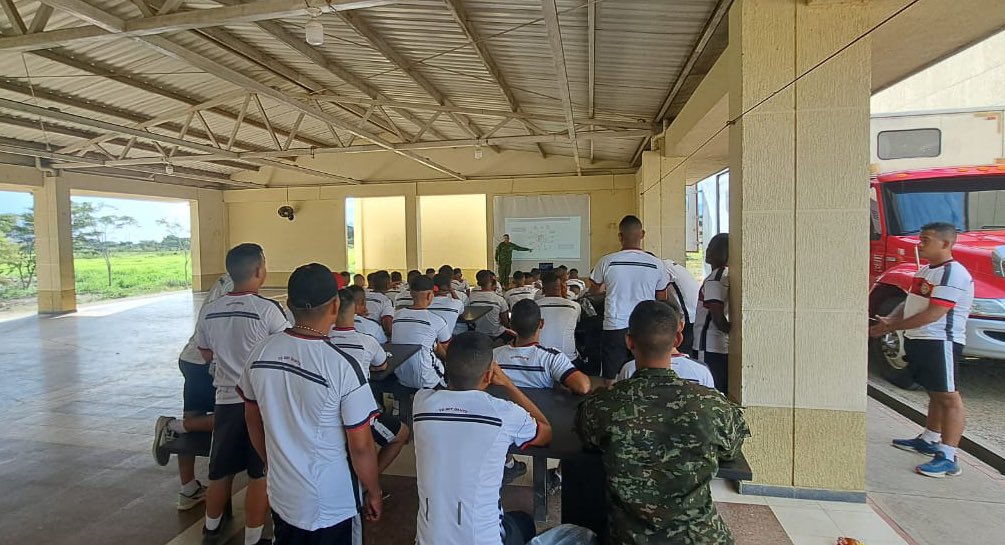 Ejercito_Div8's tweet image. En cumplimiento del Plan Ayacucho, las unidades de la #OctavaDivisión continúan garantizando los derechos de la población Firmante de Paz, en artículacion con las entidades territoriales y el @CCOETFFMM #DIVIO.