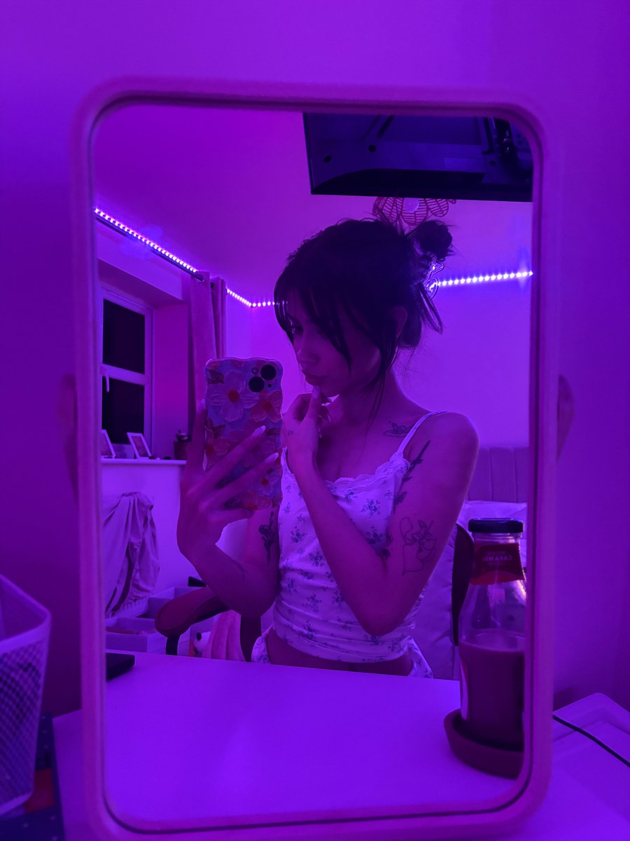 What if I said I’m only a DM away from making your night unforgettable? 💖