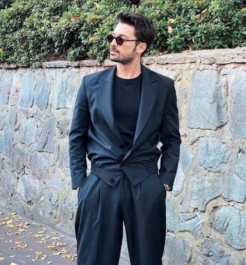 Kanal D’de ekrana gelecek olan, Pastel film imzalı, senaryosunu Yalı Çapkını dizisinin senaristlerden Mehmet Barış Günger’in yazdığı #Piyasa dizisinde #AlpNavruz ile #İlaydaAlişan başrolü birlikte paylaşacak.📌

 (Birsen Altuntaş)